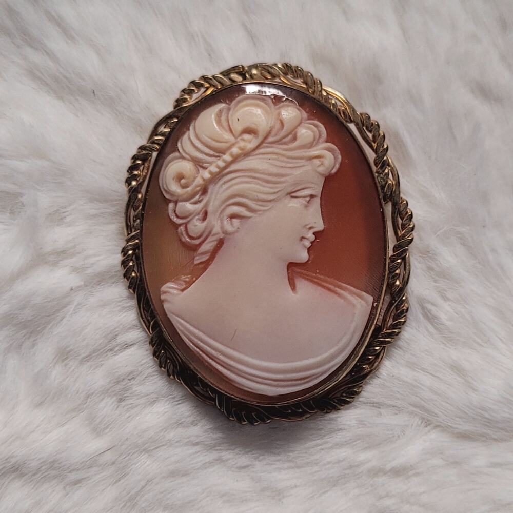 Vintage carved shell 1/20 12k gf cameo Brooch pendant